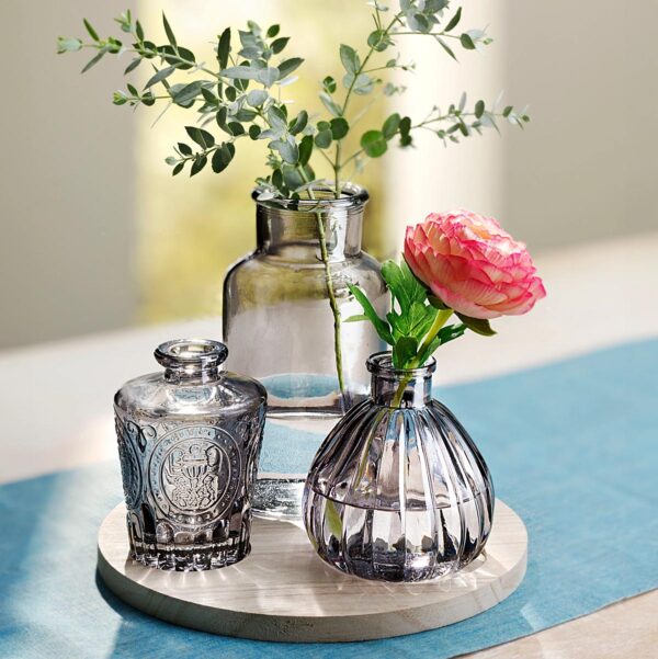Weltbild Sada váz Cinza na dřevěném podnosu, 4 ks - váza na malé kvietky,  váza na malé kytičky,  váza na lúčne kvietky, váza na fialky,  váza na snežienky, váza na kvety, sklenená váza, sklenené vázy, biela vaza, krištáľové vázy, krištáľová váza, váza s kvetmi, krištálové vázy